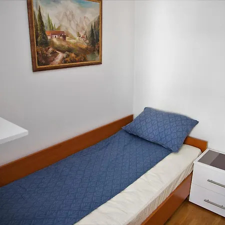 Apartment Cherry